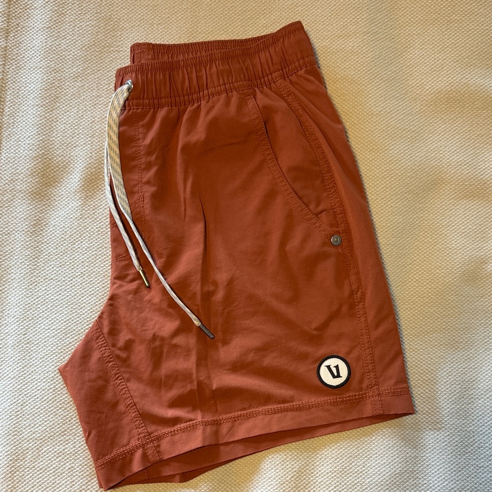 Vuori men’s Kore short lined XS
